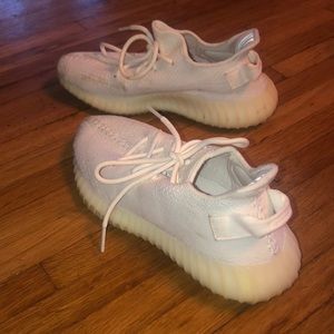 Yeezy Boost 350 V2 Sneakers - Triple White